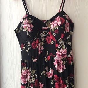 BRAND NEW Floral Rose Jumpsuit/Romper 🌸 🌺 🌹